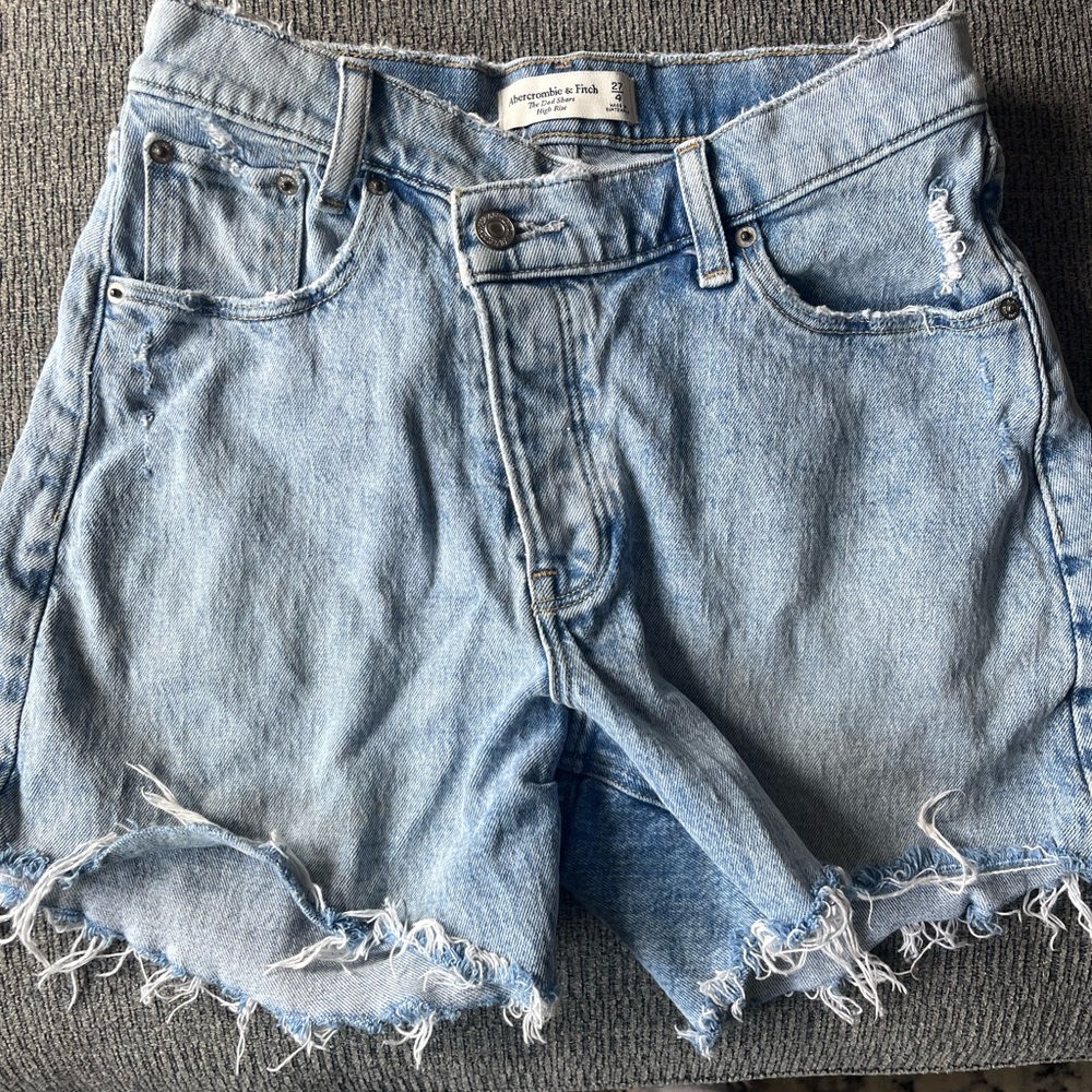Abercrombie Curve Love Short size 27